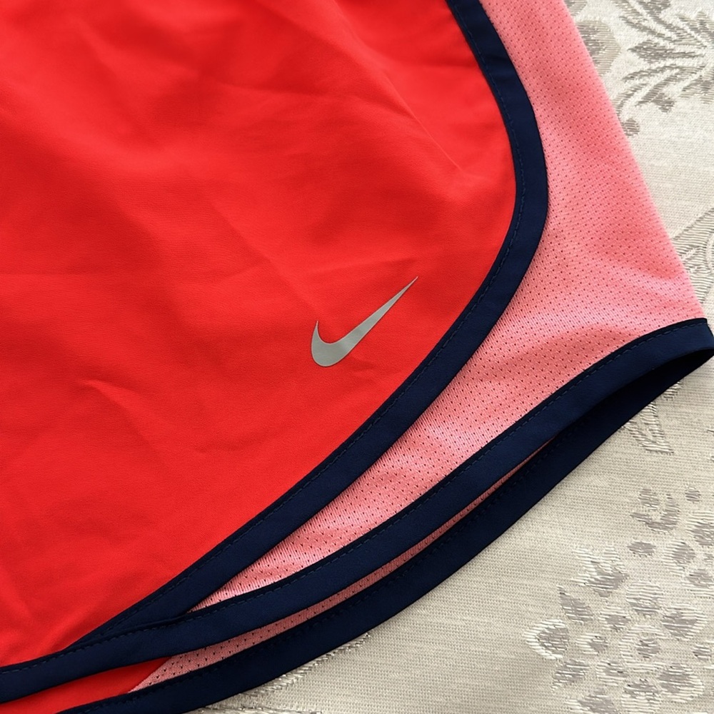 Women’s Nike Shorts - Picture 2 of 4